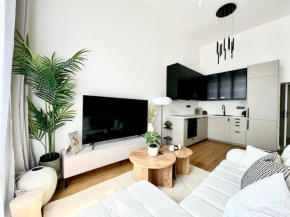 5 min Dancing House APT Luxury and Modern